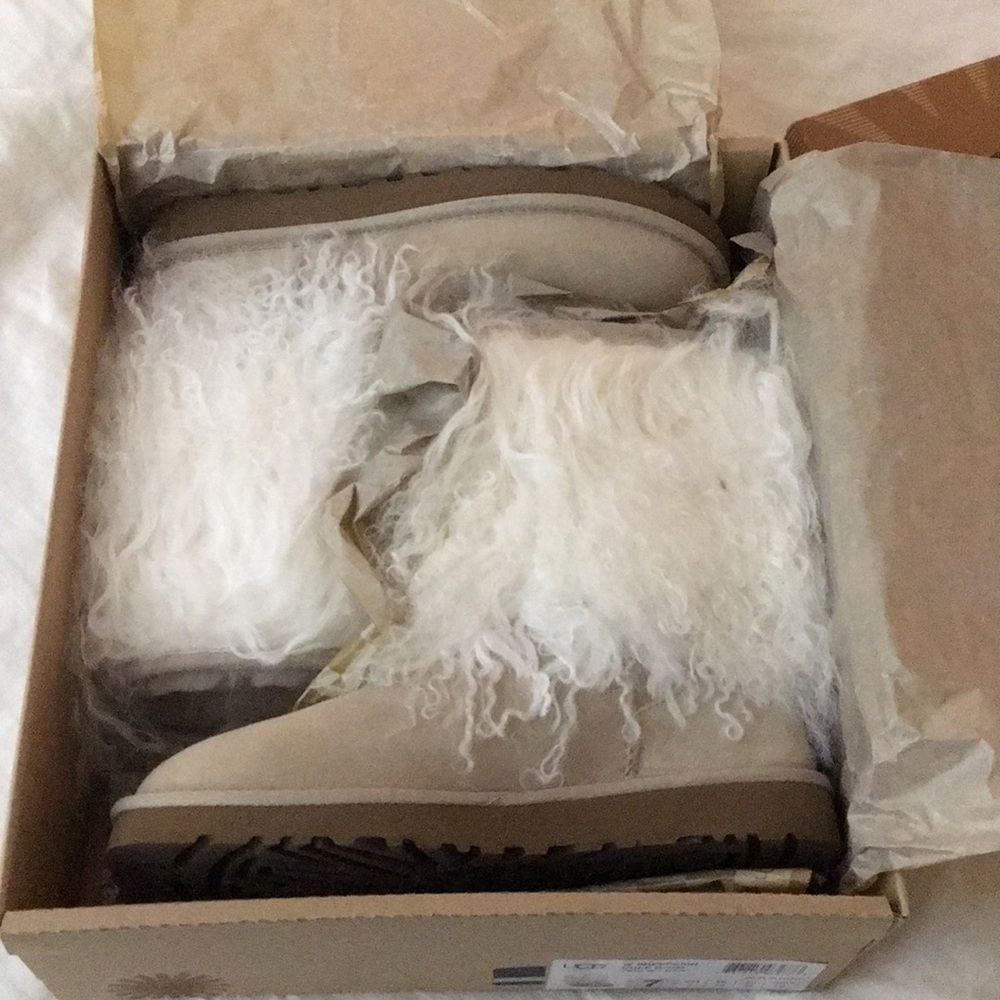 White UGG sheepskin short boots